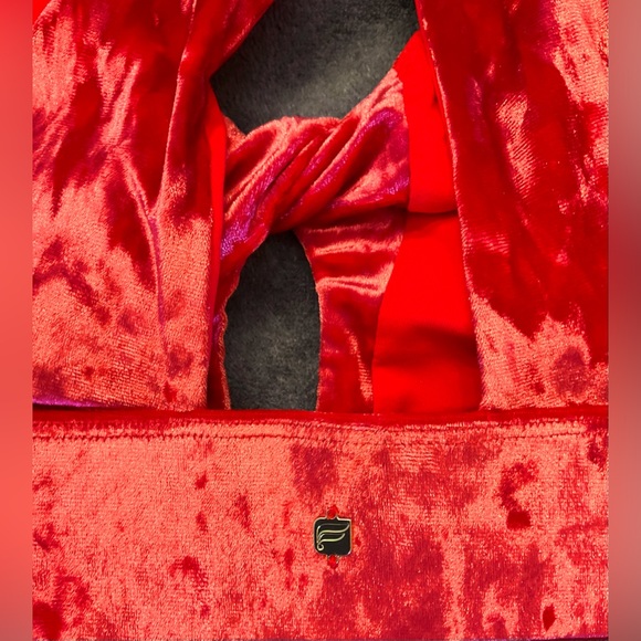 FABLETICS | ❤️ Oasis Twist Front Velour Sports Bra ~L ~NWT - Picture 4 of 9